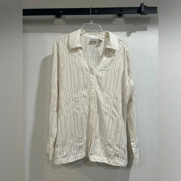 Chico's Tops - Chico’s winter white blouse. Fabric detail some sheer, some raised texture Sz 3